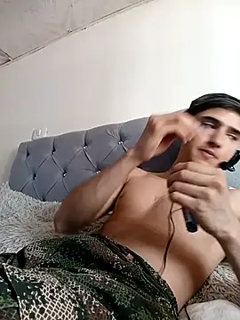 Snapshot of PhilipRich chatting on December 4, 2025, 5:23 pm PhilipRich online show from December 4, 2025, 5:23 pm