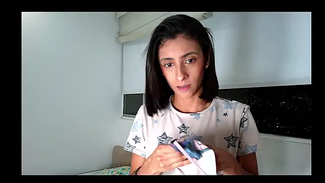 Snapshot of thedianakaro chatting on February 27, 2025, 3:29 am thedianakaro online show from February 27, 2025, 3:29 am