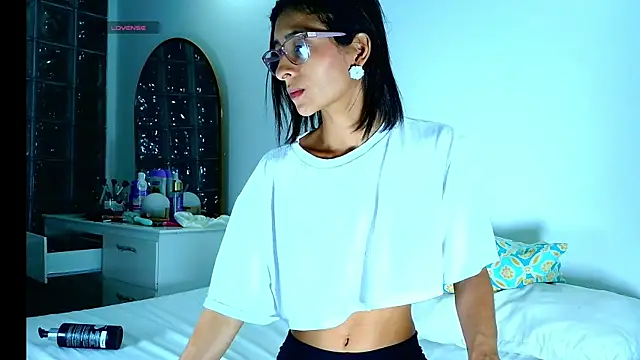 Snapshot of thedianakaro chatting on October 8, 2025, 3:41 am thedianakaro online show from October 8, 2025, 3:41 am