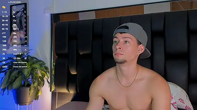 JadeSmiith  online show from November 22, 2025, 10:52 pm