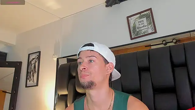 JadeSmiith  online show from December 20, 2025, 10:45 pm