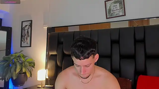 JadeSmiith  online show from October 14, 2025, 10:20 pm