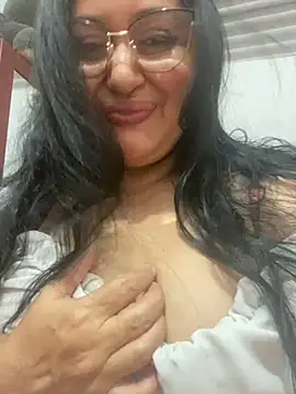 Snapshot of Gia_Nahomi chatting on January 7, 2025, 11:24 pm Gia Nahomi online show from January 7, 2025, 11:24 pm