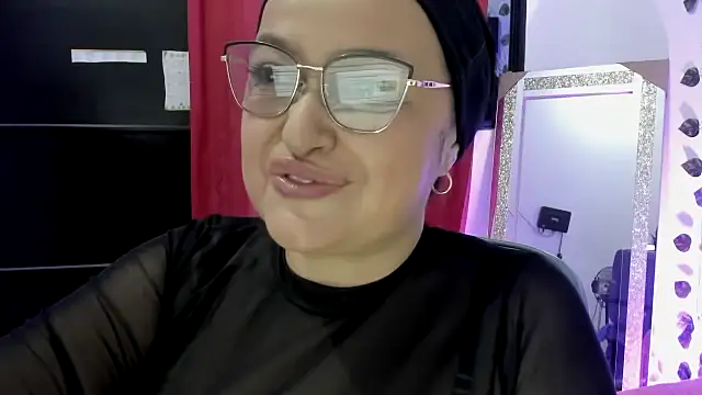 Snapshot of Gia_Nahomi chatting on October 2, 2025, 10:57 pm Gia Nahomi online show from October 2, 2025, 10:57 pm