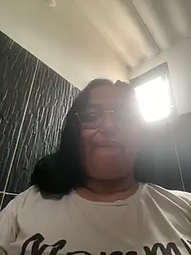 Snapshot of Gia_Nahomi chatting on March 16, 2025, 8:54 pm Gia Nahomi online show from March 16, 2025, 8:54 pm