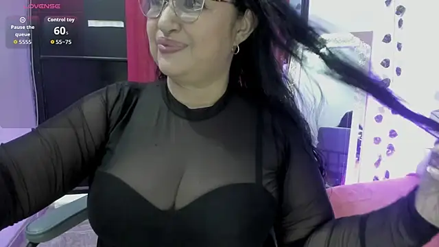 Snapshot of Gia_Nahomi chatting on September 27, 2025, 10:27 pm Gia Nahomi online show from September 27, 2025, 10:27 pm