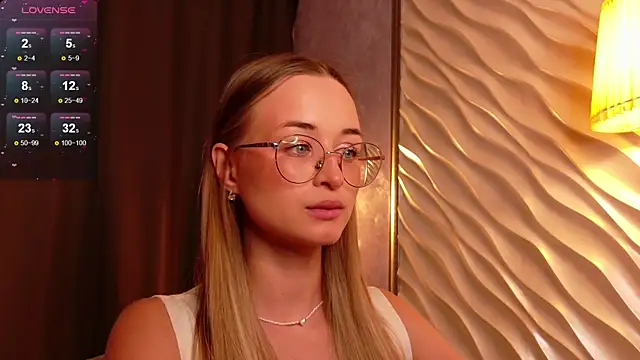 Tiffanyhunt online show from November 19, 2025, 1:22 pm