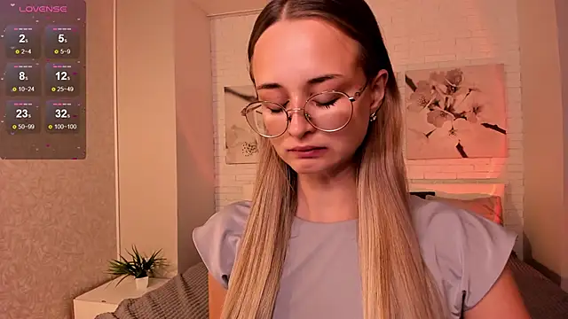 Tiffanyhunt online show from September 17, 2025, 12:07 pm