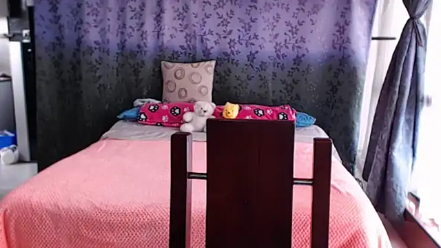 Snapshot of miia-big1boobs_ chatting on November 25, 2025, 7:36 pm miia-big1boobs online show from November 25, 2025, 7:36 pm