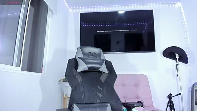 emily palmeer online show from March 9, 2026, 10:52 am