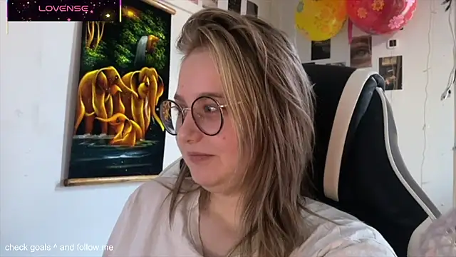 JacyWinslat online show from October 18, 2025, 1:24 pm