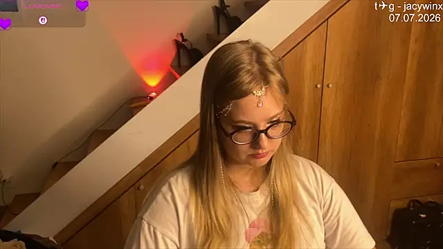 JacyWinslat online show from July 8, 2026, 7:47 pm