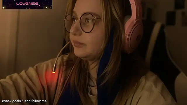 JacyWinslat online show from October 28, 2025, 3:22 pm