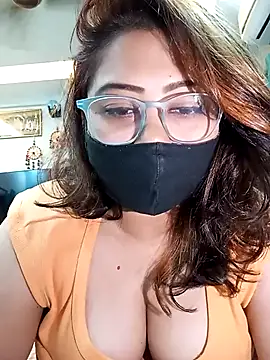 Cute-mona online show from November 7, 2025, 11:04 am