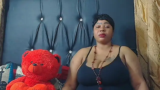 HUMONGUOUSTITSS online show from September 17, 2025, 3:47 pm