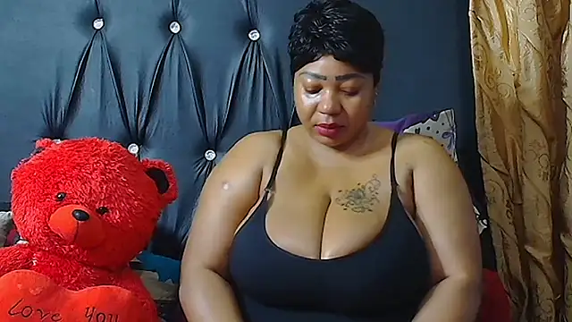 HUMONGUOUSTITSS online show from September 29, 2025, 3:39 pm