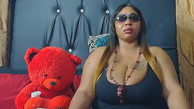 HUMONGUOUSTITSS online show from September 19, 2025, 4:16 am