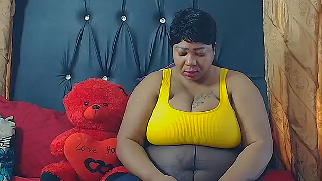 HUMONGUOUSTITSS online show from September 15, 2025, 9:43 am