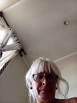 Rousmk1 online show from December 16, 2024, 1:11 pm