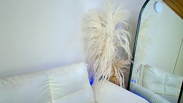 Snapshot of Rebeca_Williams_ chatting on February 21, 2025, 4:40 am Rebeca Williams online show from February 21, 2025, 4:40 am