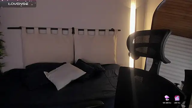 Rebeca Williams  online show from April 15, 2026, 10:32 am