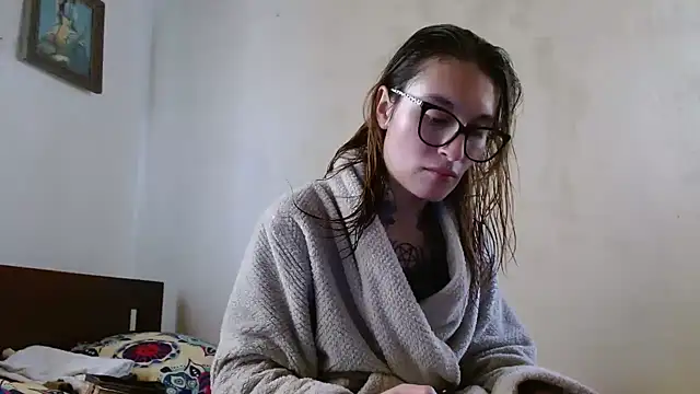 kittenlizz online show from February 28, 2025, 5:04 pm