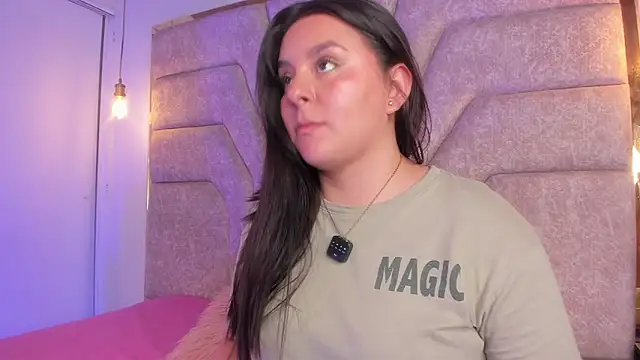 EmaJames25 online show from March 26, 2026, 6:28 pm