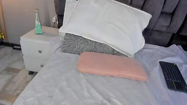 estefania  gomez online show from February 13, 2025, 12:02 am