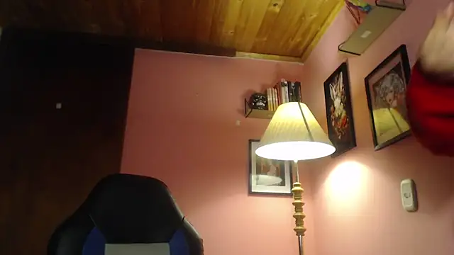 bunnyemilyrose36 online show from February 12, 2025, 8:06 am