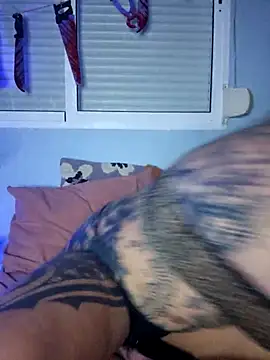 Snapshot of lizzardqueeen chatting on October 19, 2025, 9:28 pm lizzardqueeen online show from October 19, 2025, 9:28 pm