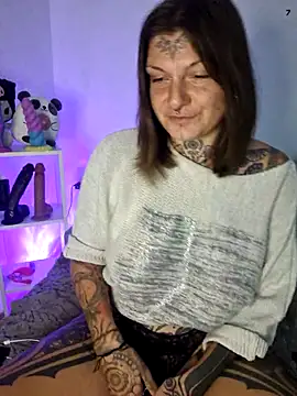 Snapshot of lizzardqueeen chatting on November 8, 2025, 7:17 pm lizzardqueeen online show from November 8, 2025, 7:17 pm