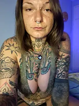 Snapshot of lizzardqueeen chatting on October 14, 2025, 5:46 pm lizzardqueeen online show from October 14, 2025, 5:46 pm