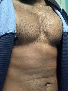 Snapshot of Vampire_xoxo chatting on January 5, 2025, 4:04 am Vampire xoxo online show from January 5, 2025, 4:04 am