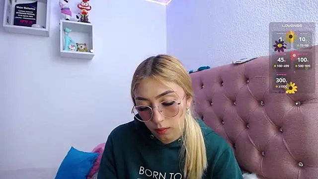 Snapshot of Soffy-brooks chatting on November 16, 2025, 4:28 am Soffy-brooks online show from November 16, 2025, 4:28 am