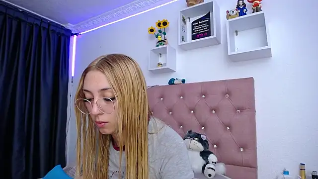 Snapshot of Soffy-brooks chatting on October 10, 2025, 1:39 am Soffy-brooks online show from October 10, 2025, 1:39 am