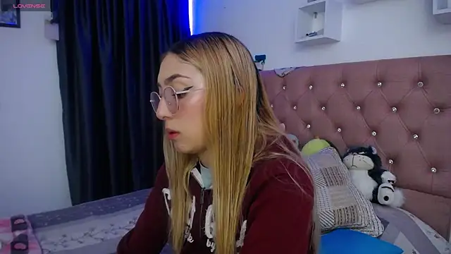 Snapshot of Soffy-brooks chatting on September 23, 2025, 5:03 am Soffy-brooks online show from September 23, 2025, 5:03 am