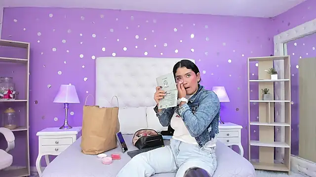 scarlette 15  online show from November 20, 2025, 3:07 am