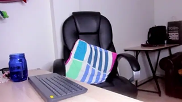 alma fenix online show from April 13, 2026, 4:05 am