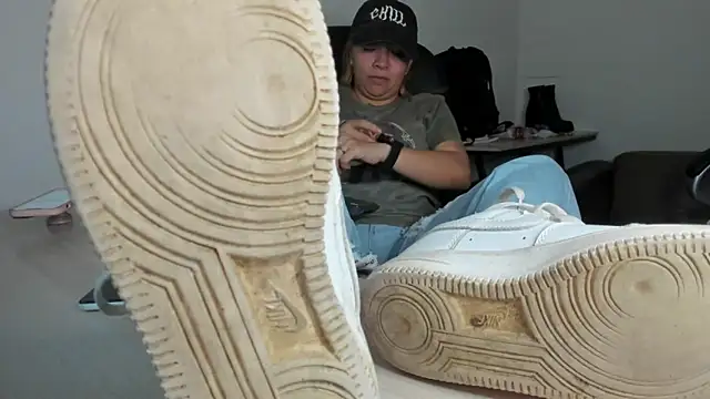 alma fenix online show from March 27, 2026, 8:26 am