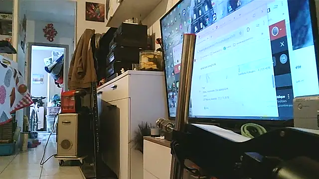 Snapshot of cyril020202 chatting on October 3, 2025, 8:27 am cyril020202 online show from October 3, 2025, 8:27 am