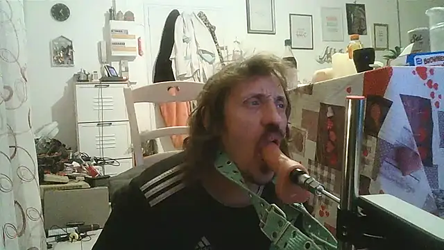 Snapshot of cyril020202 chatting on November 10, 2025, 5:29 pm cyril020202 online show from November 10, 2025, 5:29 pm