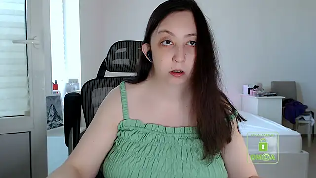 cute and hot online show from June 11, 2026, 2:58 pm