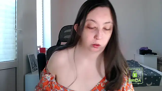 cute and hot online show from May 14, 2026, 2:58 pm