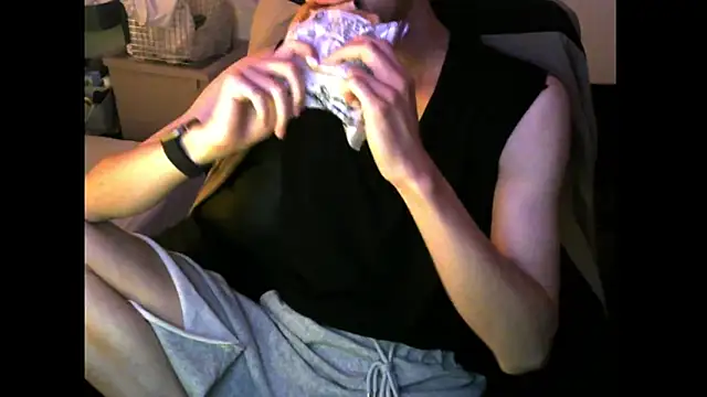 Ray175oo online show from September 27, 2025, 6:14 pm