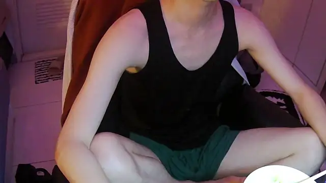 Ray175oo online show from May 17, 2026, 8:09 pm