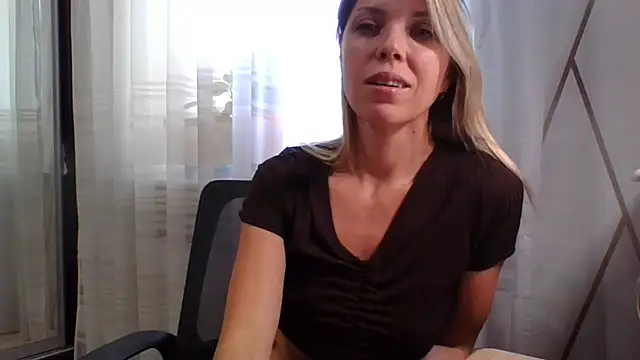 VelvetLove287 online show from May 28, 2026, 6:32 am