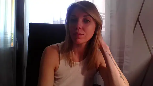 VelvetLove287 online show from April 7, 2026, 7:43 am