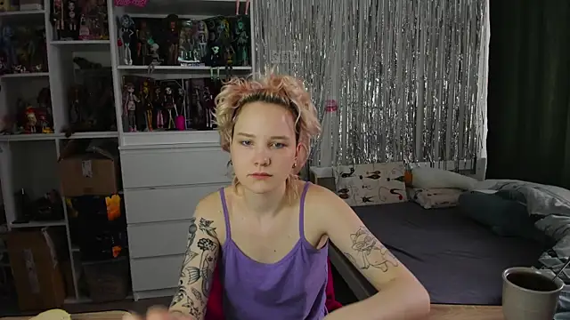 School Love online show from April 2, 2026, 7:04 am