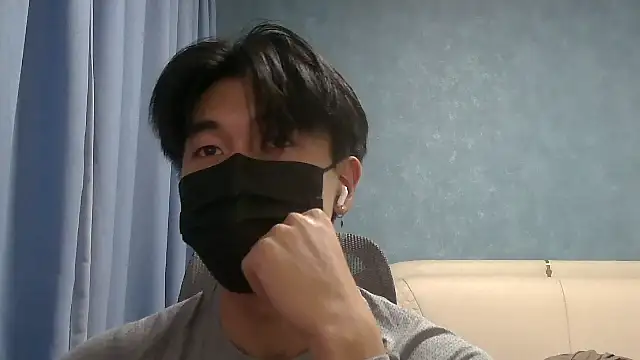 wuzhimao0207 online show from May 18, 2026, 3:06 pm