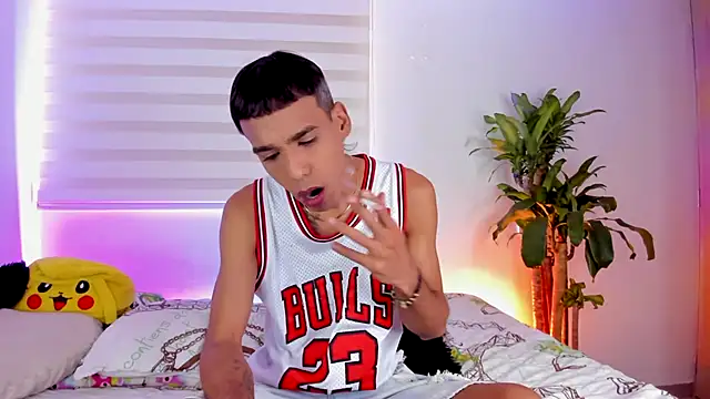 Snapshot of aldrinwhite chatting on September 22, 2025, 6:36 pm aldrinwhite online show from September 22, 2025, 6:36 pm